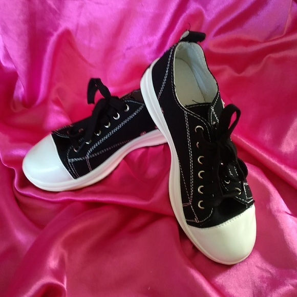 Fashion Classic Sneakers - Picture 1 of 3